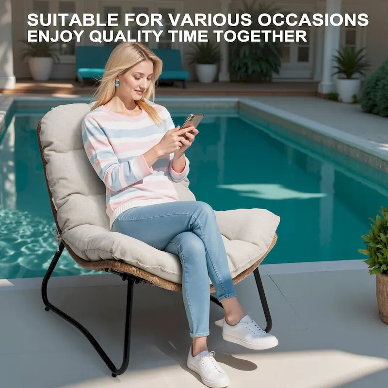 Ensemble de 2 chaises longues de jardin Papasan en rotin synthétique avec cadre thermolaqué et coussins de 11 cm d'épaisseur, pour patio, beige/gris foncé