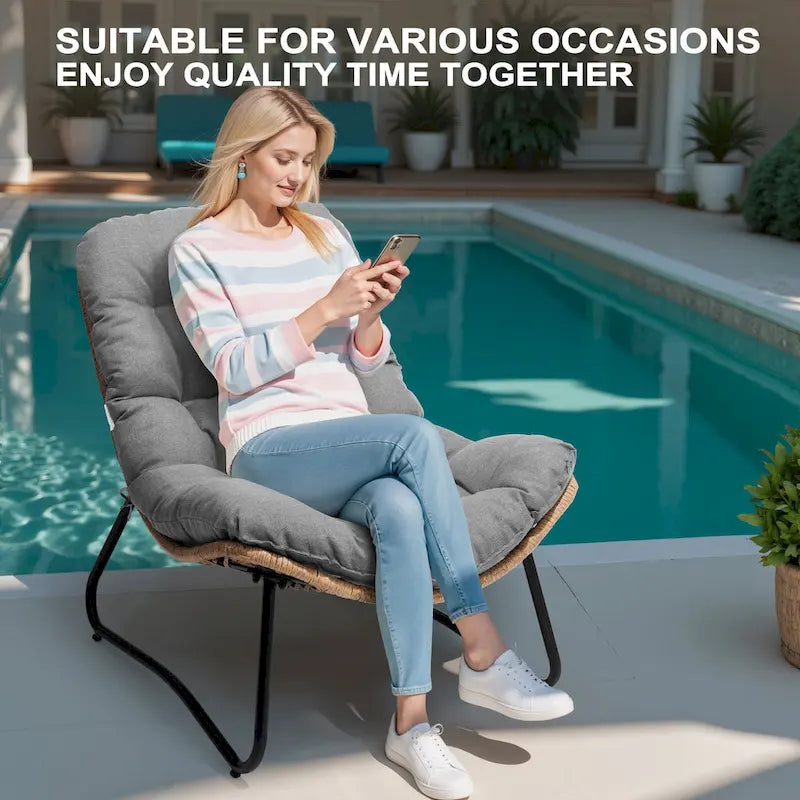 Ensemble de 2 chaises longues de jardin Papasan en rotin synthétique avec cadre thermolaqué et coussins de 11 cm d'épaisseur, pour patio, beige/gris foncé